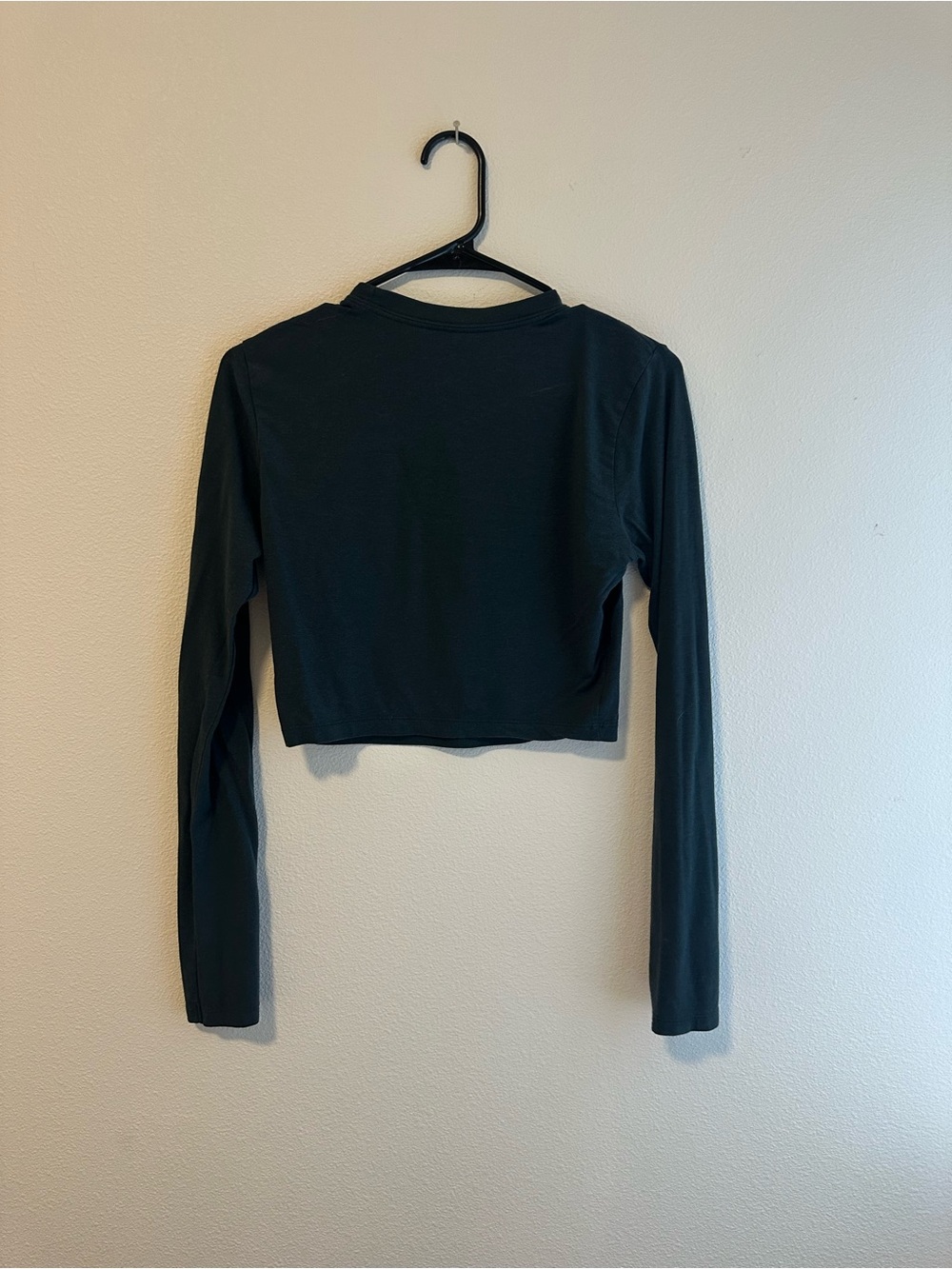 Nike Women's Long-Sleeve Cropped Top - Dark Green - Picture 2 of 4